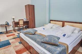 Отель Aquahotel Явожно Двухместный номер с 1 кроватью или 2 отдельными кроватями и дополнительной кроватью-4